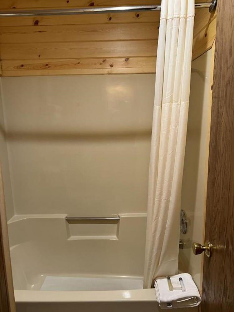 Waterfront Inn - Mackinaw City photo 16