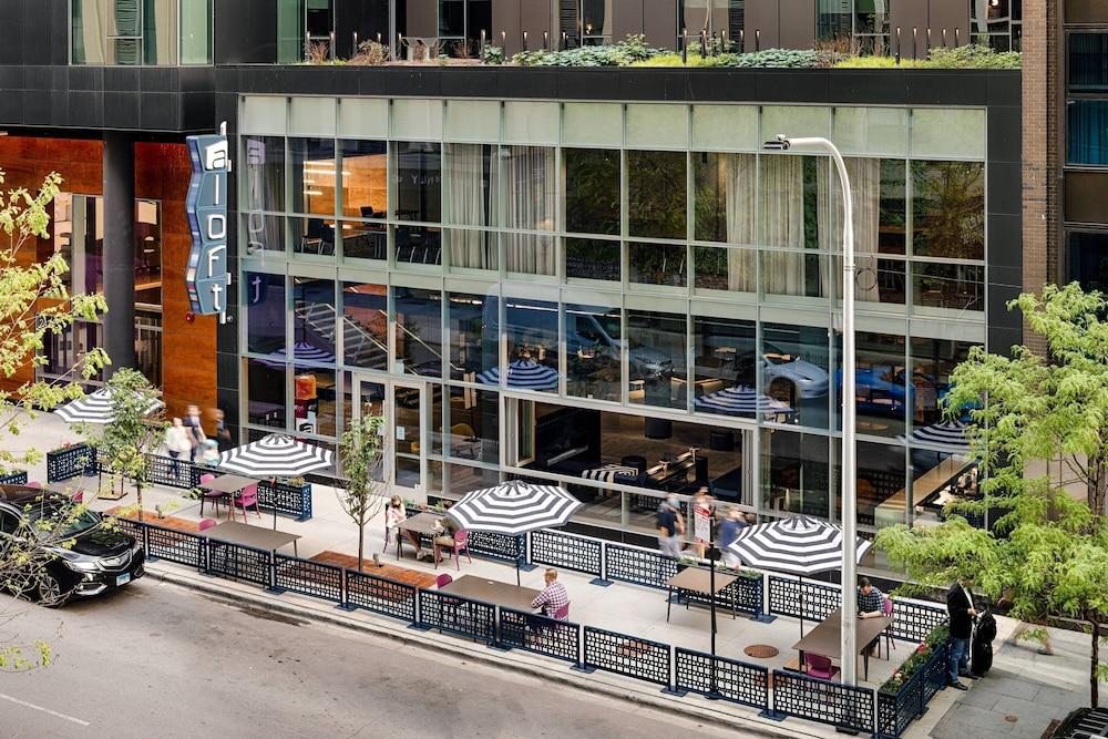 Aloft Chicago Mag Mile photo 39