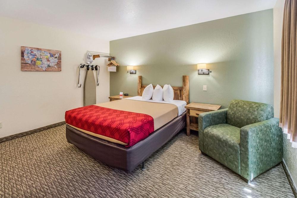 Econo Lodge Custer - Crazy Horse Area photo 23