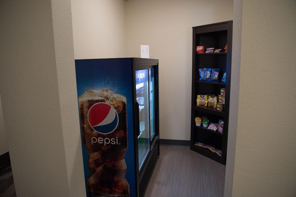 Cobblestone Inn & Suites - Forest City photo 25