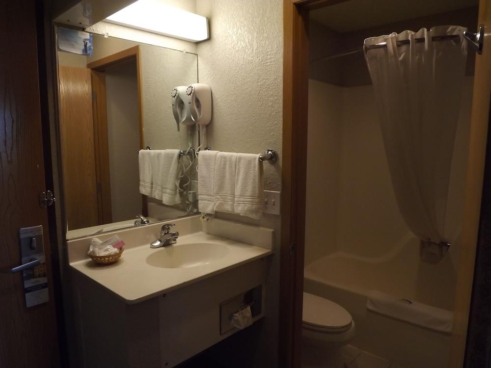 Microtel Inn & Suites by Wyndham Ames photo 25