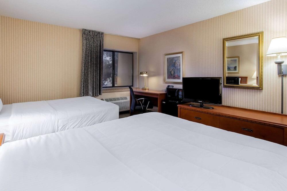 La Quinta Inn by Wyndham Detroit Southgate photo 19