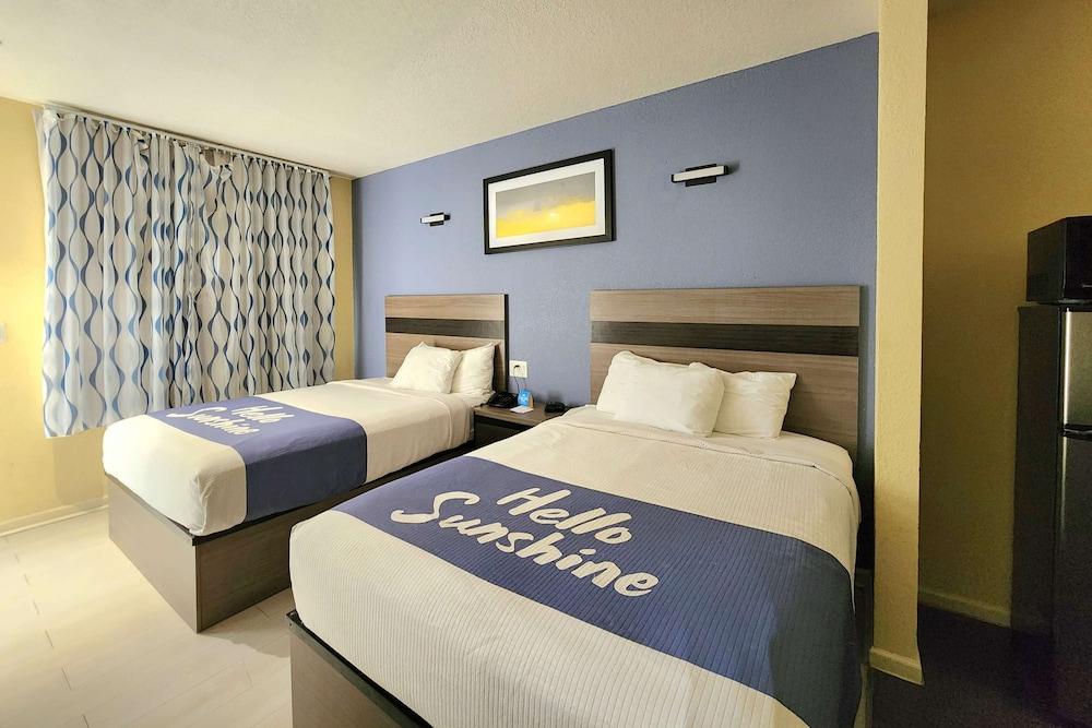 Days Inn by Wyndham Freeport photo 43