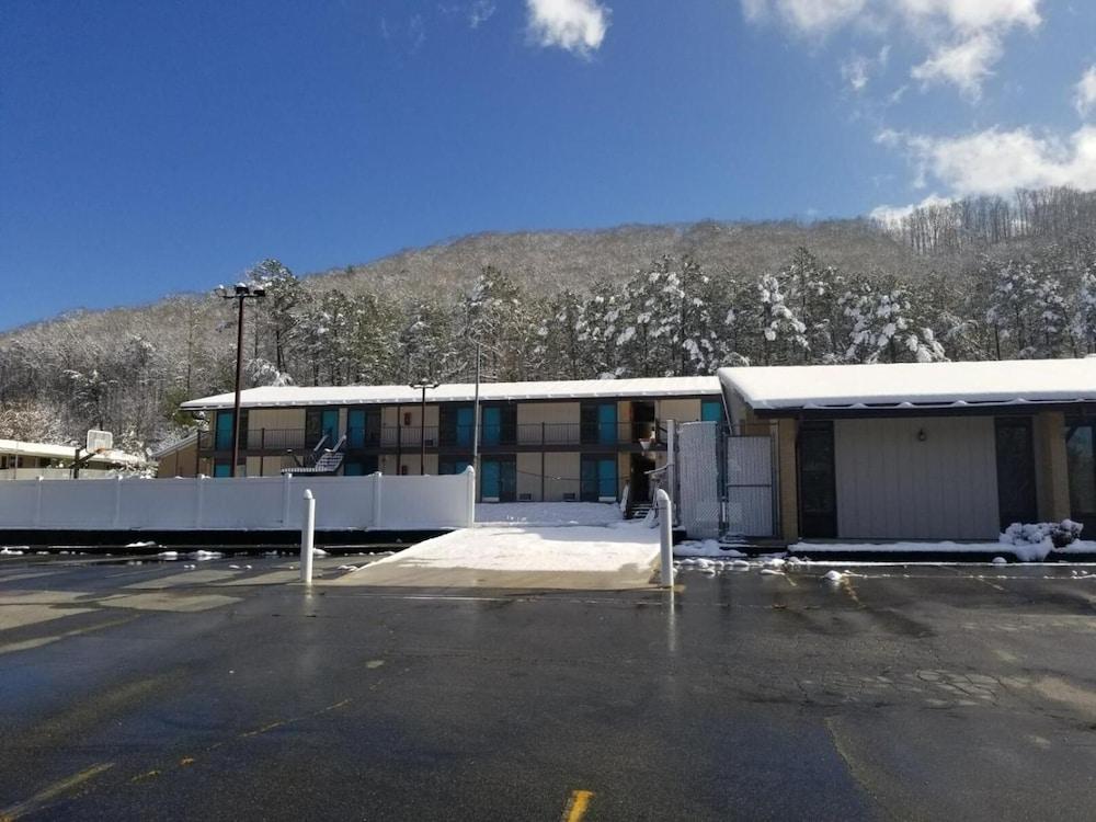 Blue Ridge Rustic Inn photo 6