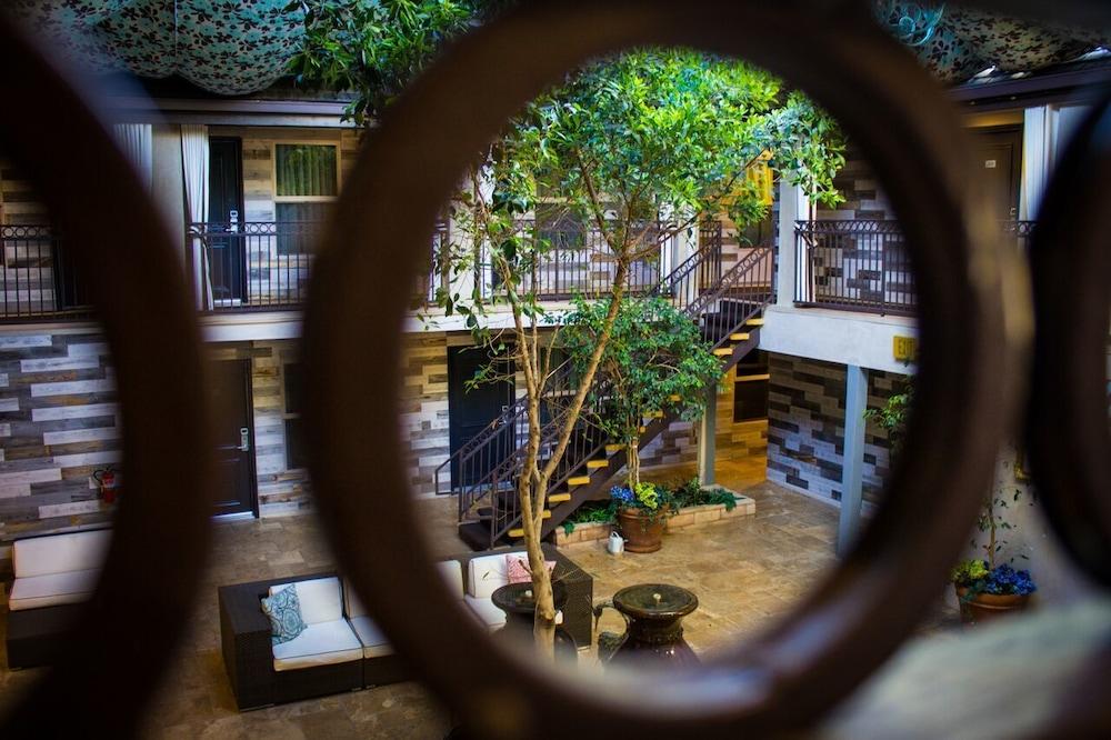 L.A. Sky Boutique Hotel photo 16