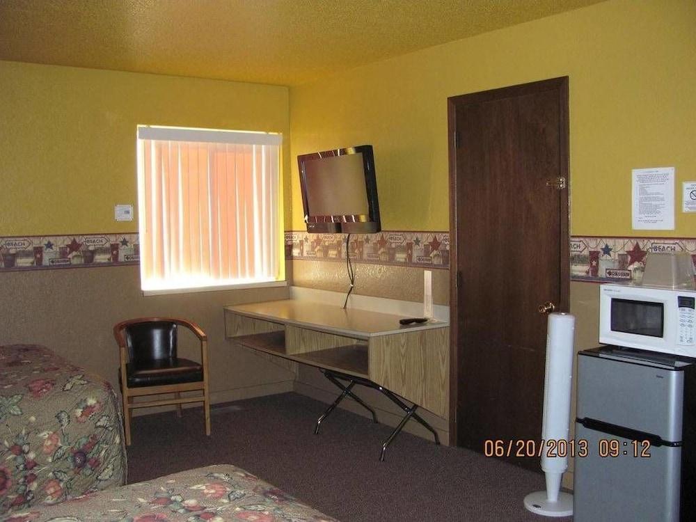 Earth Inn Motel photo 6