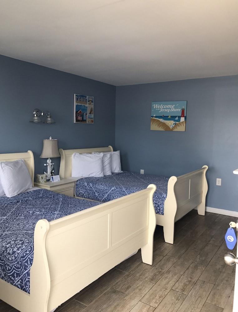 Pelican Point Motel photo 17