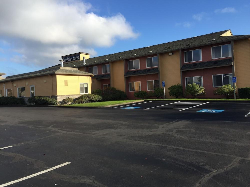 Travelodge Suites by Wyndham Newberg photo 68