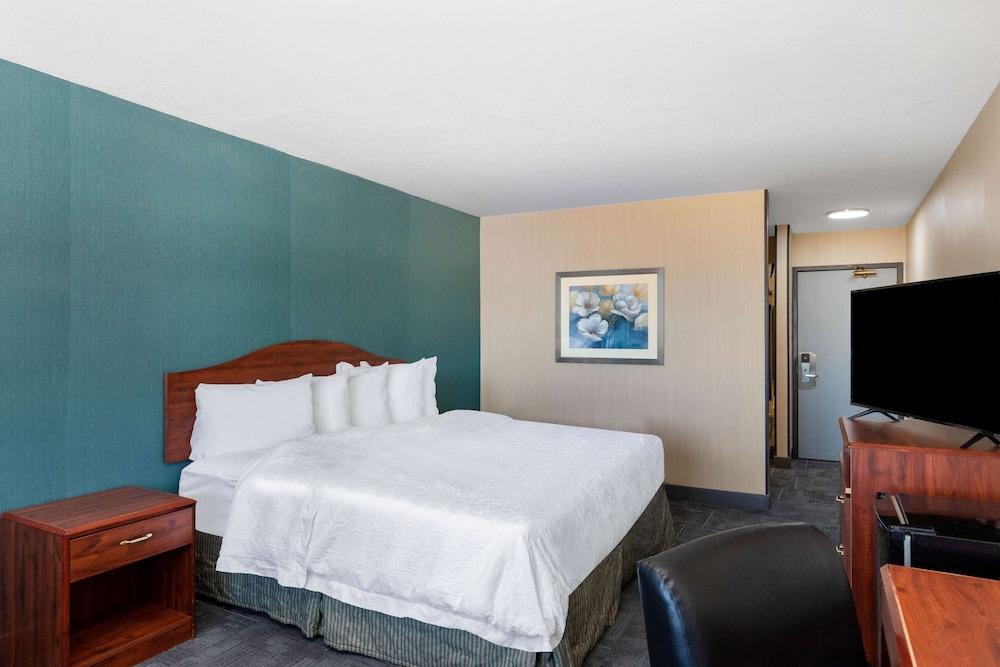 Howard Johnson by Wyndham Gillette photo 5