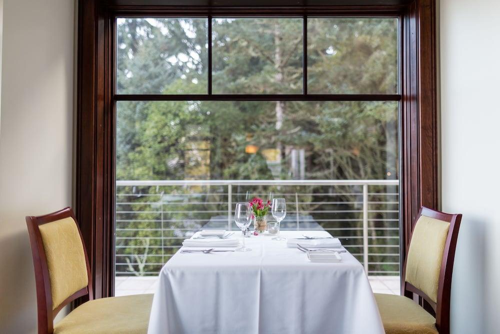 Whale Cove Inn photo 25