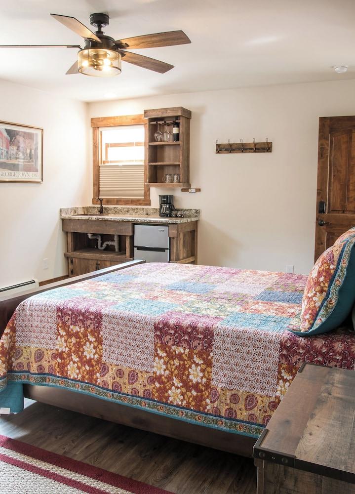 Clear Creek Inn photo 18