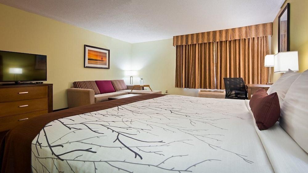 White Pines Inn & Suites photo 11