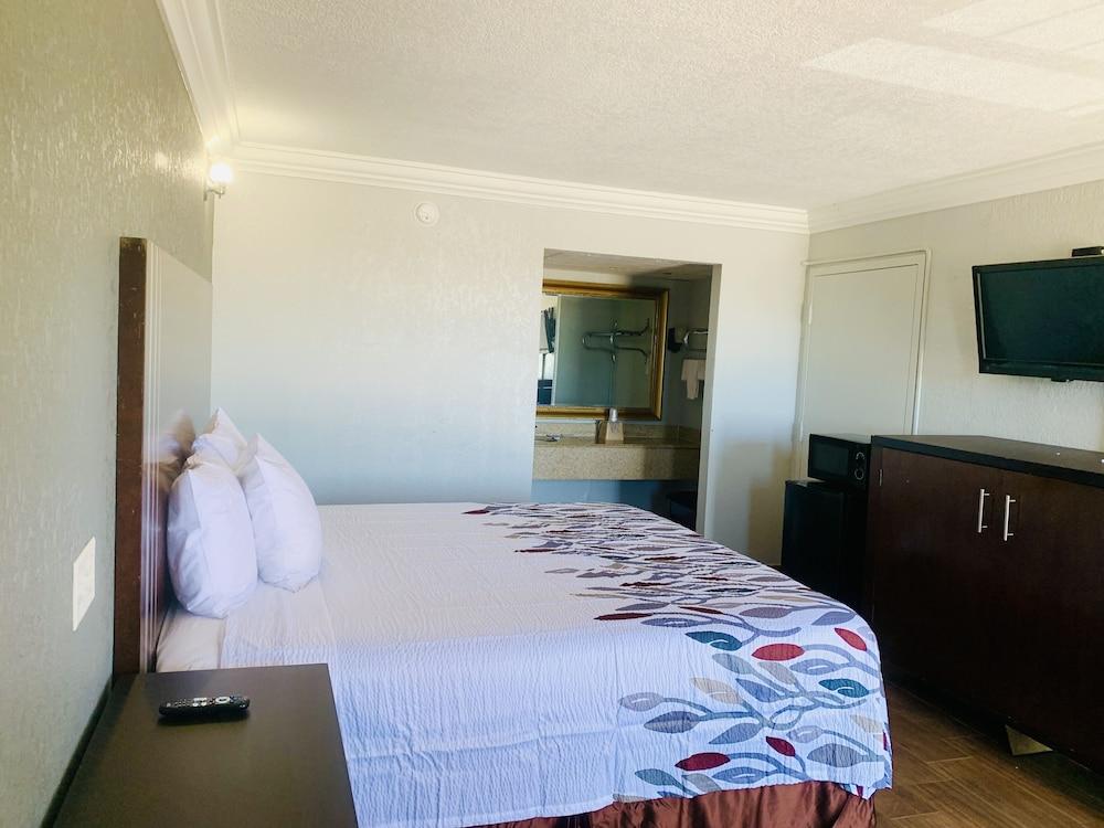 Budget Inn and Suites photo 10