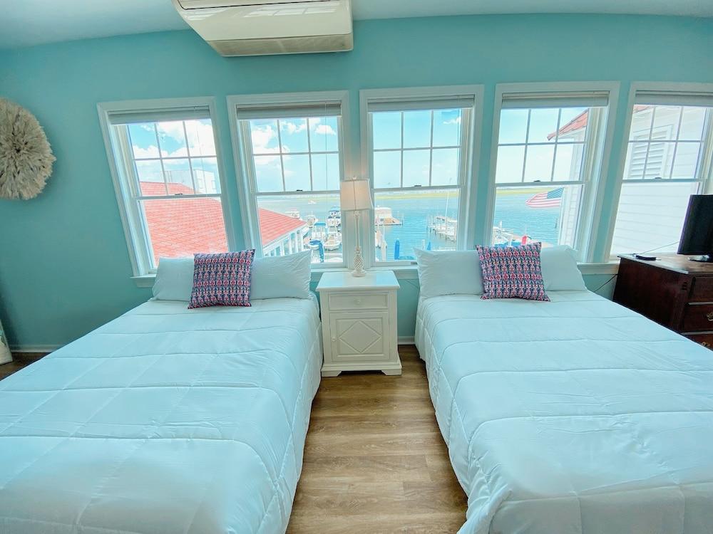Tavern on the Bay Hotel & Marina photo 9