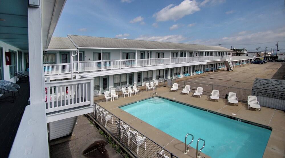 Dolphyn Motel photo 27
