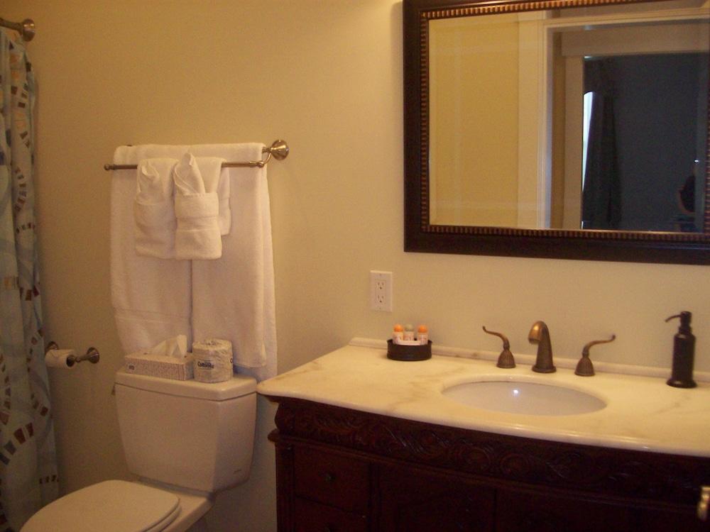 Colonel's Suites photo 20