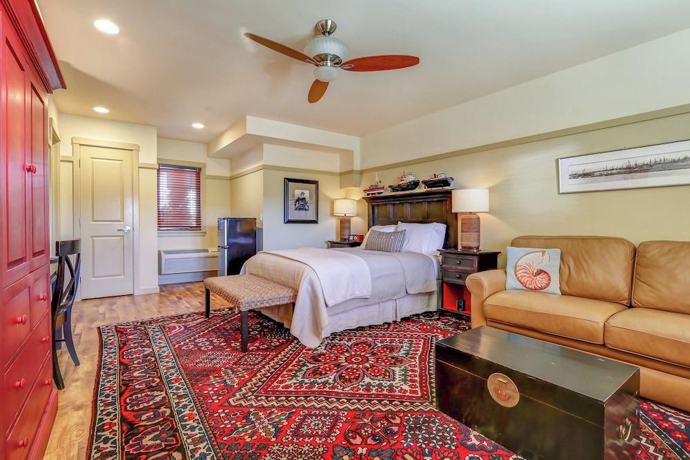 The Eagle Harbor Inn photo 19