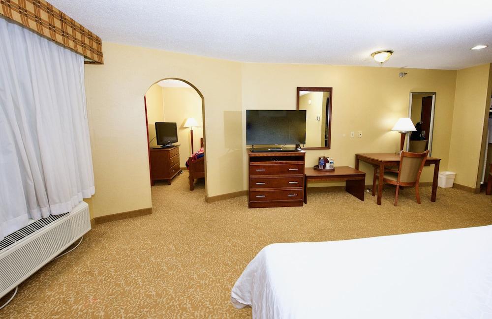 Holiday Inn Express & Suites St. Louis West - Fenton by IHG photo 22