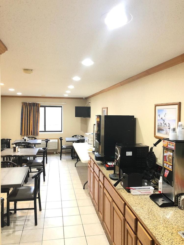 Denison Inn & Suites photo 46