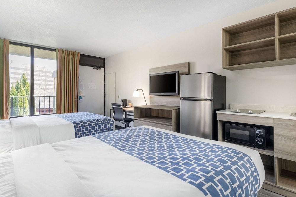 Suburban Studios Tysons Corner photo 14