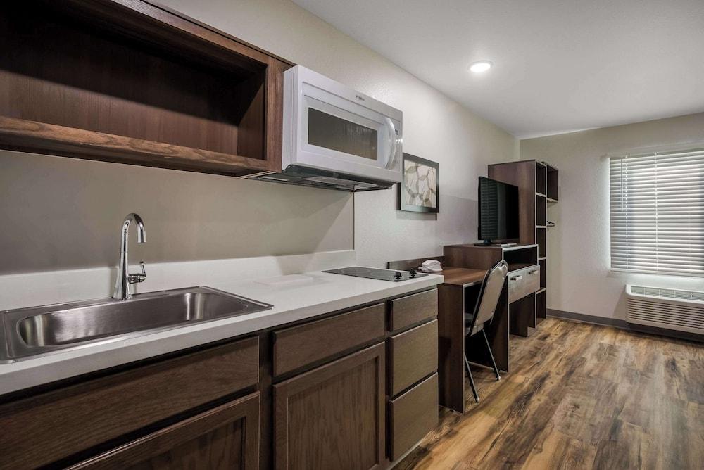 Woodspring Suites Milwaukee - Menomonee Falls photo 18