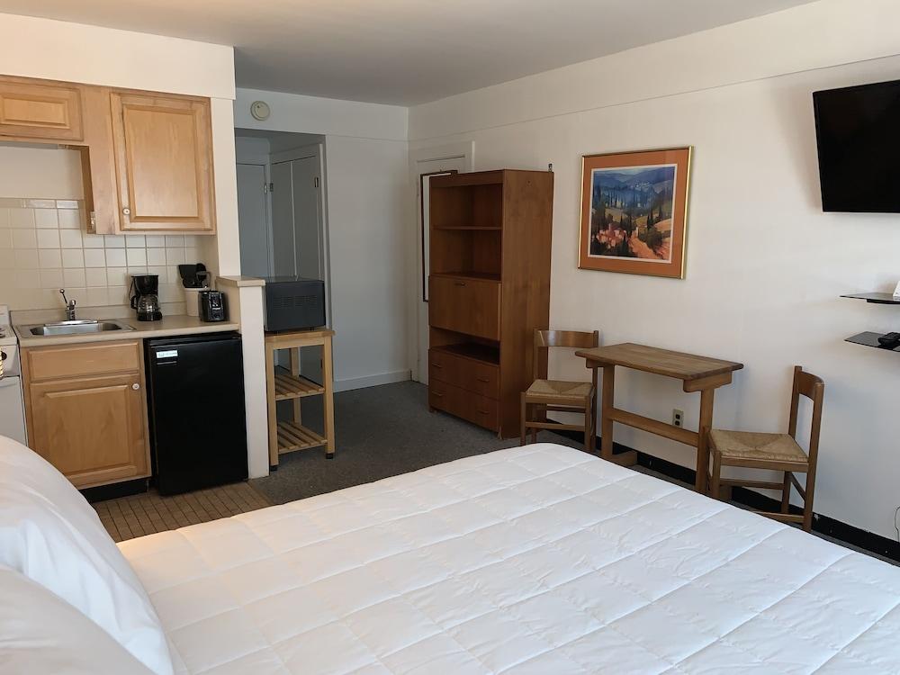 Vineyard Harbor Motel - Private Beach photo 96