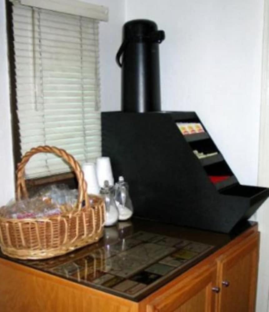 Sunset Inn and Suites photo 15