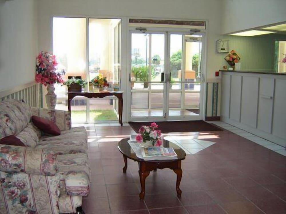 Regency Inn photo 3