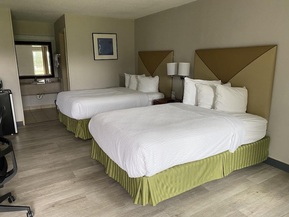 Days Inn by Wyndham Brunswick/St. Simons Area photo 3
