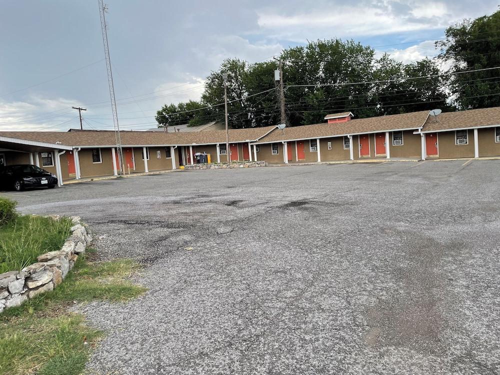 Budget Inn photo 36