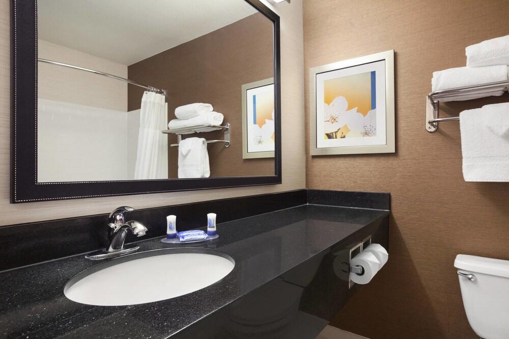Fairfield Inn & Suites Lansing West photo 11