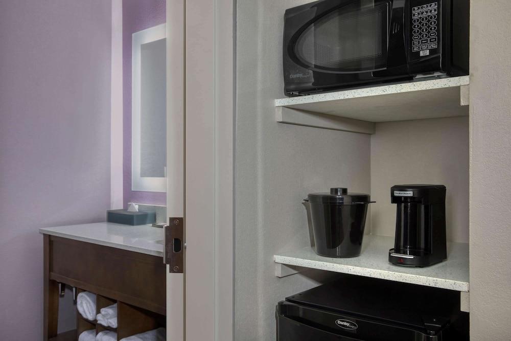 La Quinta Inn & Suites by Wyndham Perry photo 6