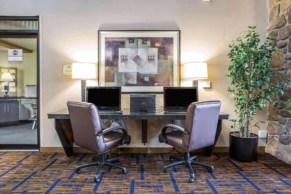 Howard Johnson by Wyndham Merrillville photo 18