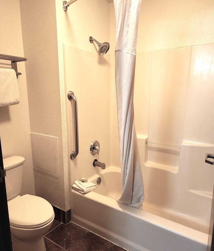 Premier Extended Stay Hobbs photo 17