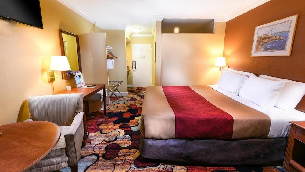 Vagabond Inn Long Beach photo 10