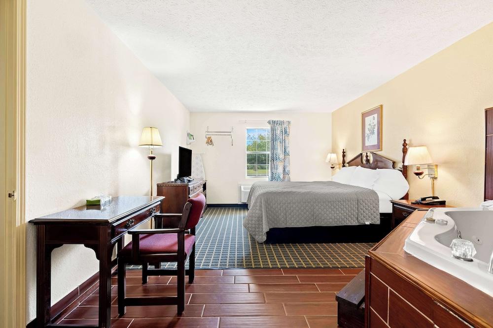 Americas Best Value Inn & Suites Mt. Pleasant photo 19