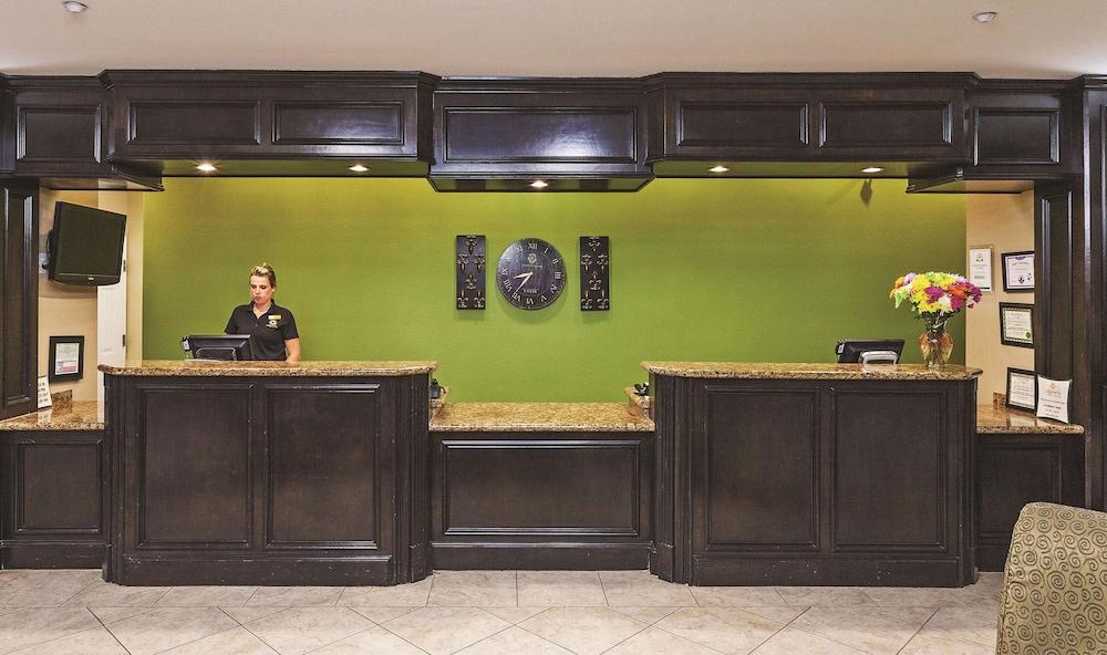 La Quinta Inn & Suites by Wyndham Livingston photo 4