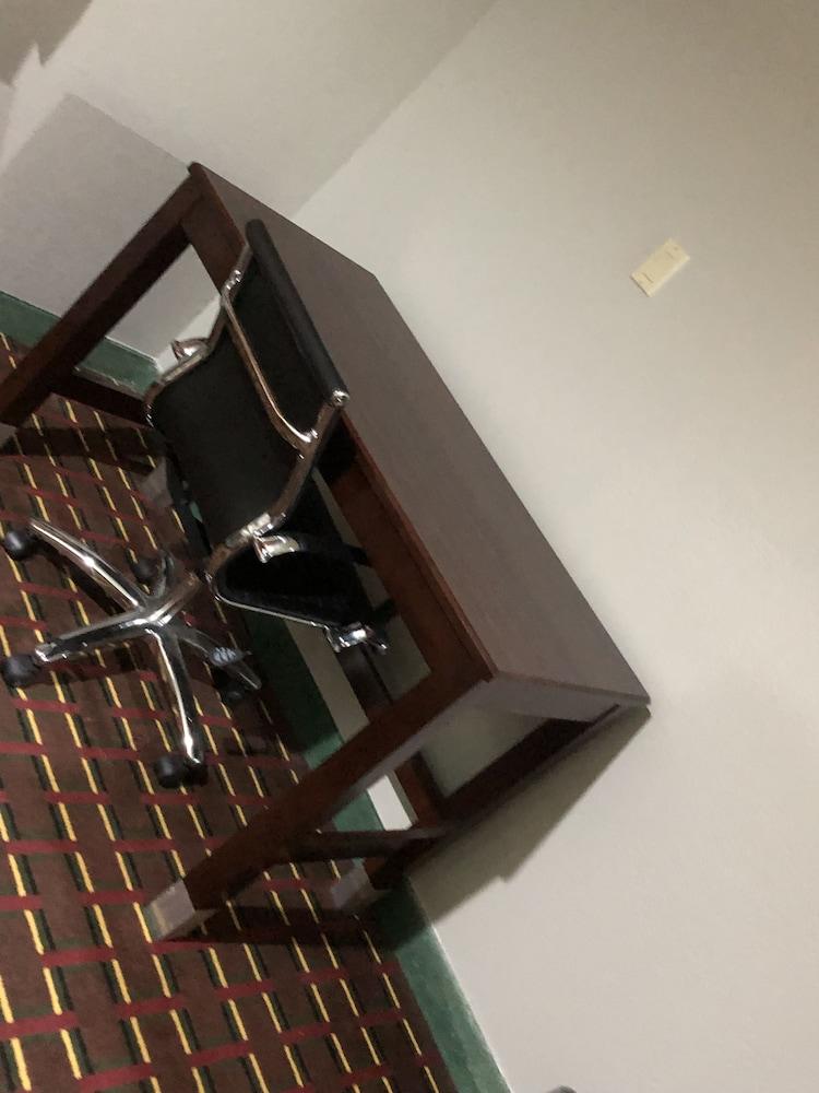 Texas Inn & Suites photo 5