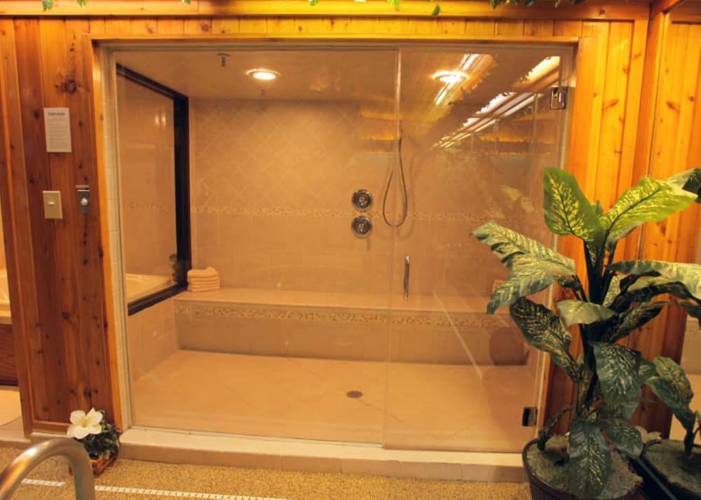 Sybaris Pool Suites Indianapolis photo 37