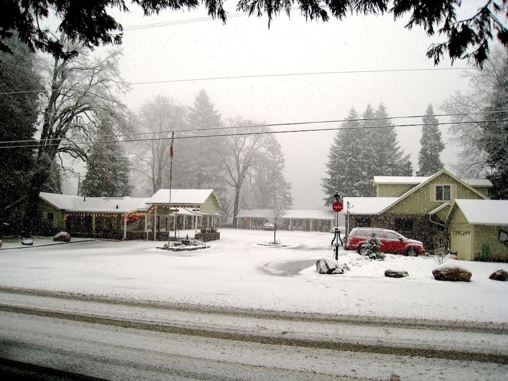 Dunsmuir Lodge photo 61