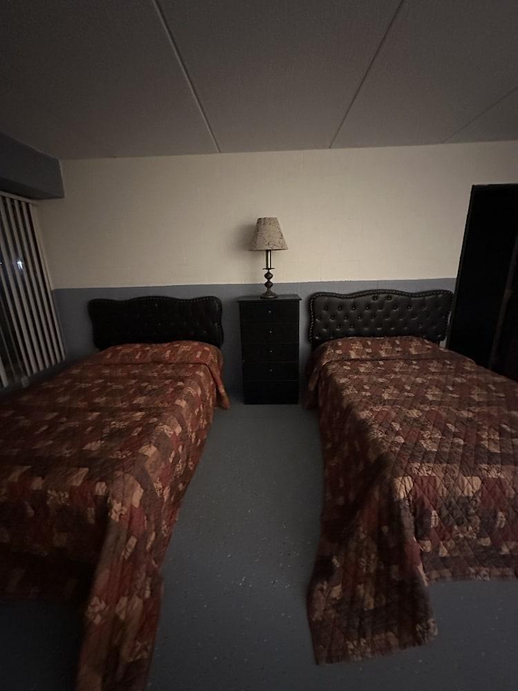 J-E Hotel & Suites photo 5