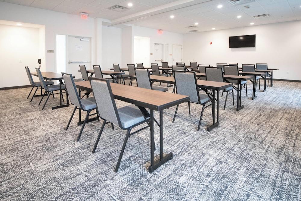 Staybridge Suites Cincinnati East Milford by IHG photo 33