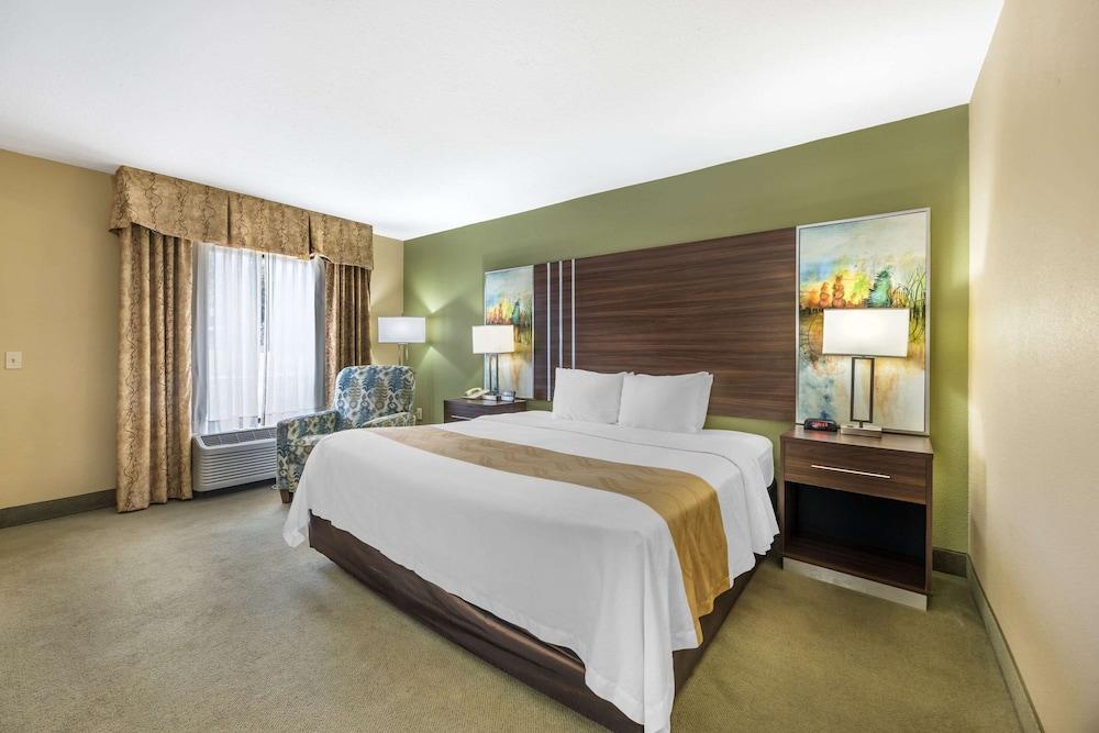 Quality Inn Paris photo 14