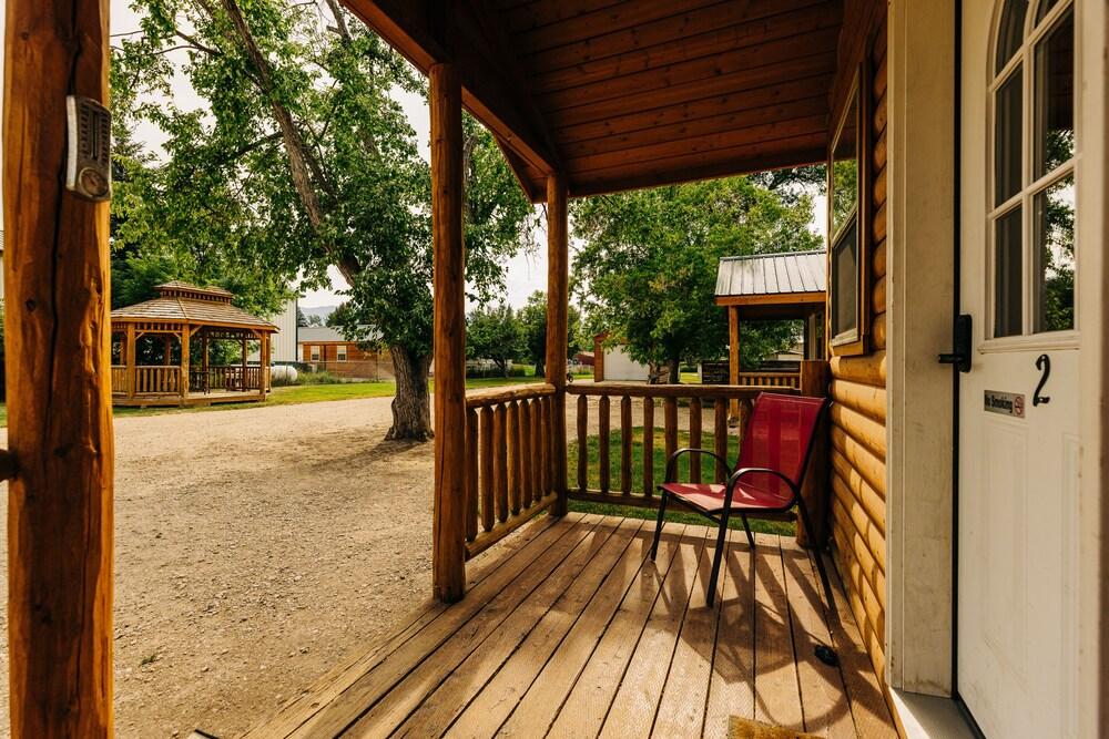 Rustic Ridge Cabins, Charming Retreat (3 Options!) photo 4
