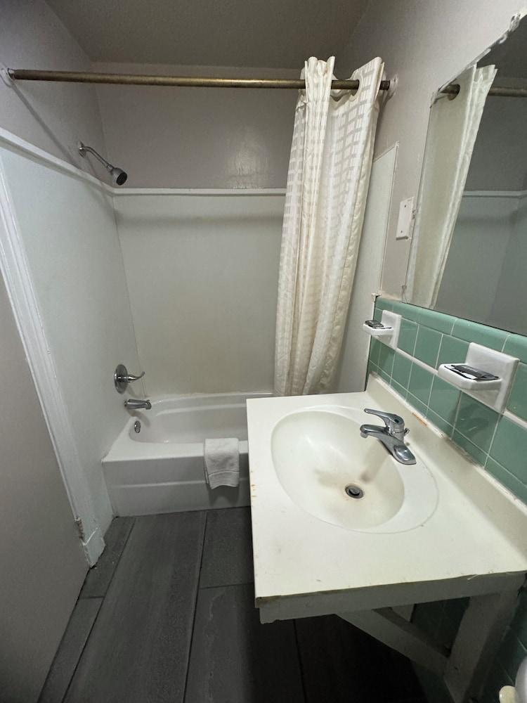 The Executive Inn photo 7