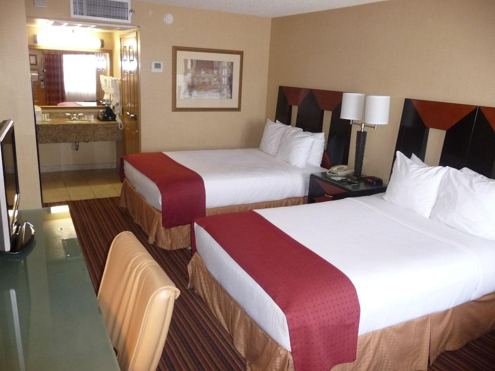 Ramada by Wyndham San Diego National City photo 7