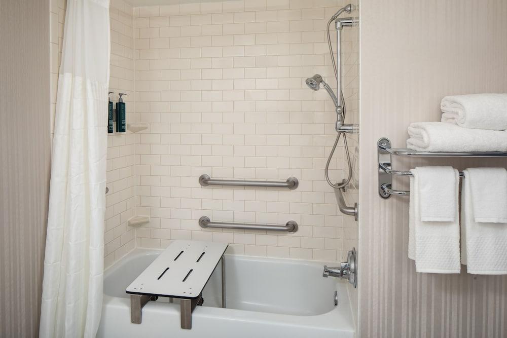 Doubletree by Hilton Washington DC Silver Spring photo 6