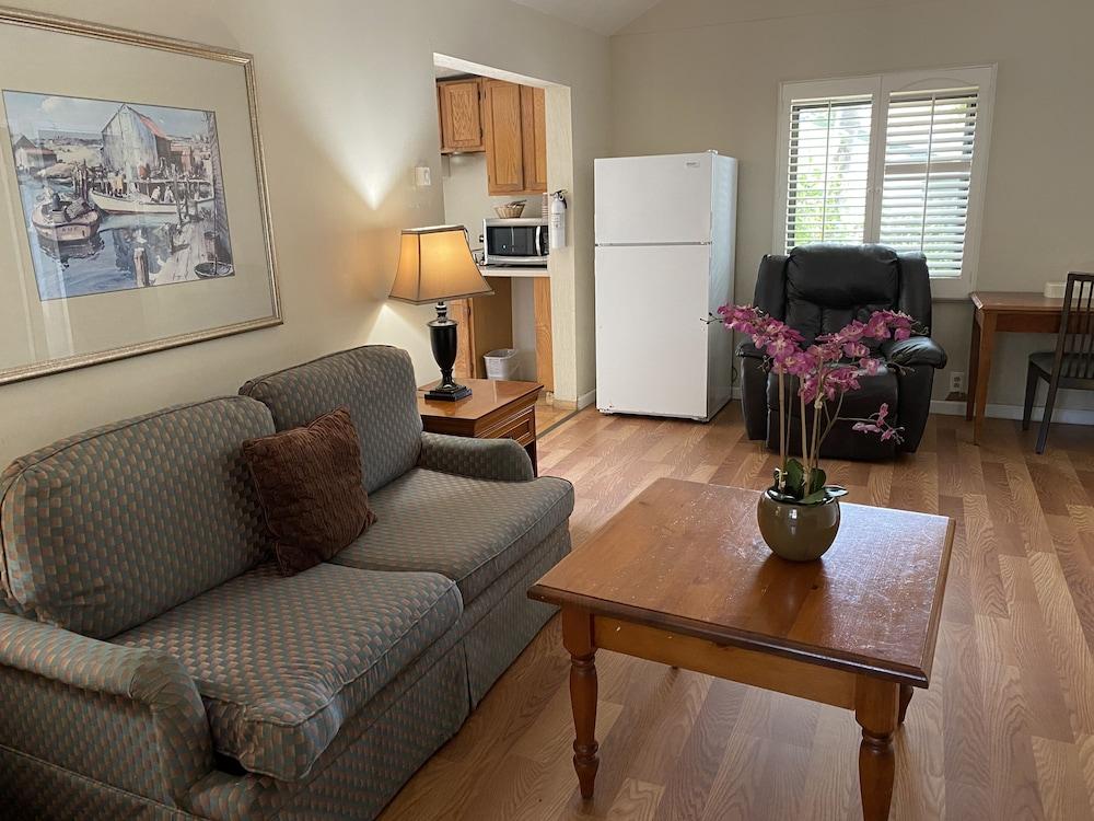 Carmel Resort Inn photo 9