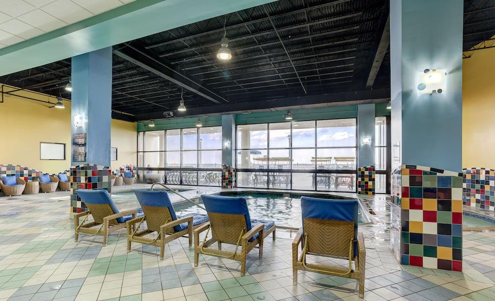 Beach Quarters Resort — hotel in Virginia Beach