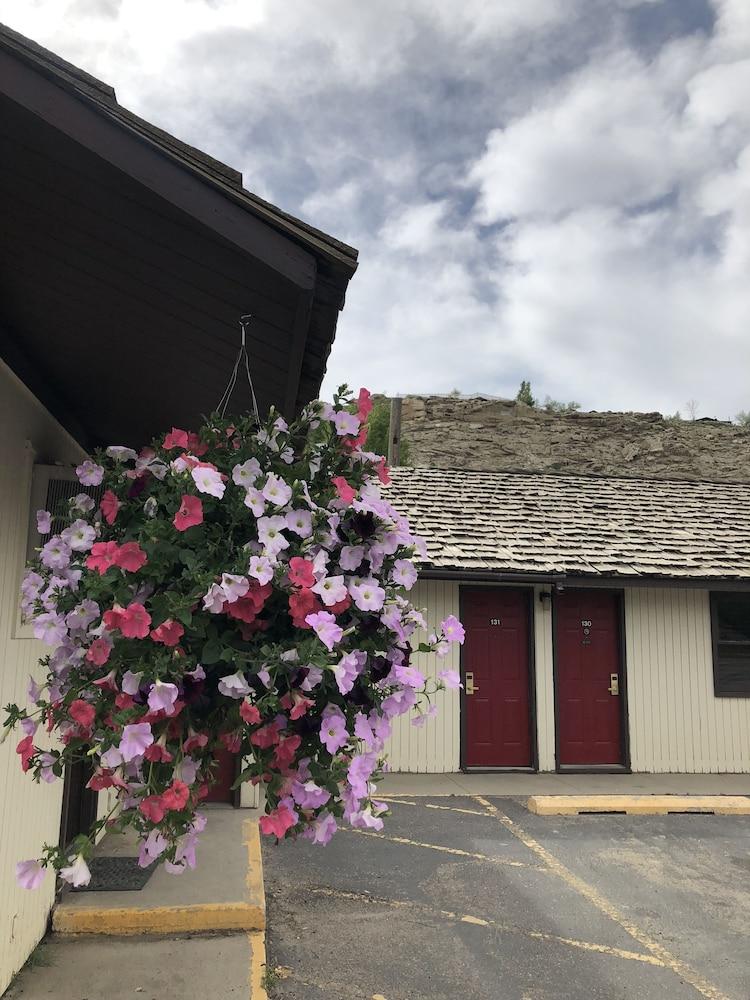 Country West Motel photo 8